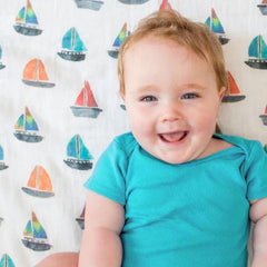 Lulujo - Sailboat Cotton Swaddle -Sabanilla Botes - Mi Bebe Market