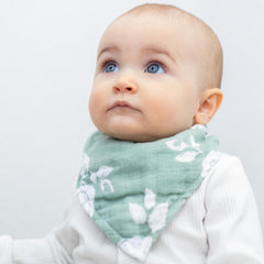 Bebe Au Lait - Bandana Bib (babero) 2 Pack Floral - Mi Bebe Market