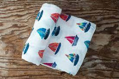 Lulujo - Sailboat Cotton Swaddle -Sabanilla Botes - Mi Bebe Market
